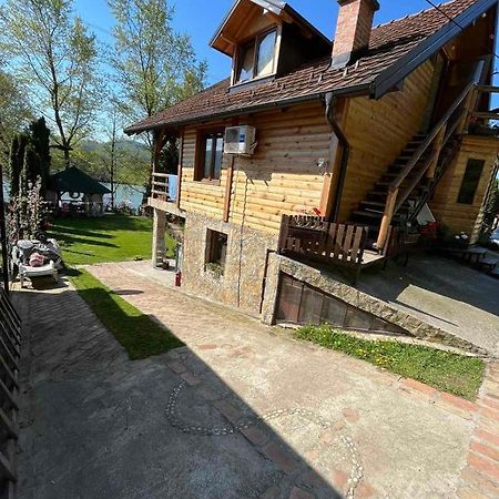 Apartman "Kapetana Luka" Ljubovija ภายนอก รูปภาพ