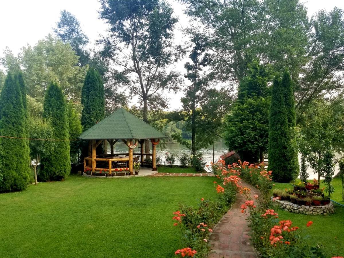 Apartman "Kapetana Luka" Ljubovija ภายนอก รูปภาพ
