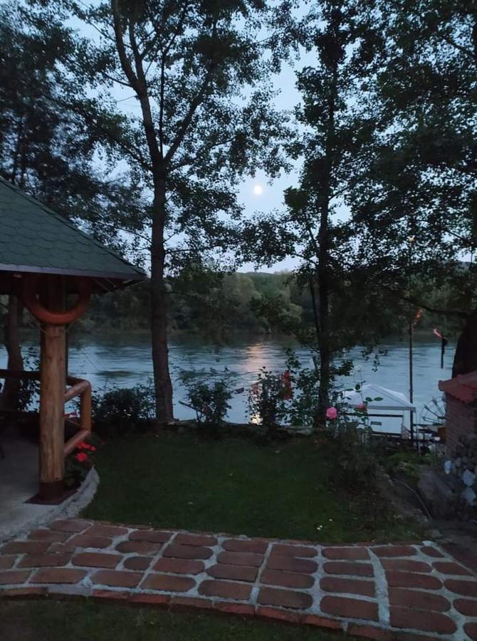 Apartman "Kapetana Luka" Ljubovija ภายนอก รูปภาพ