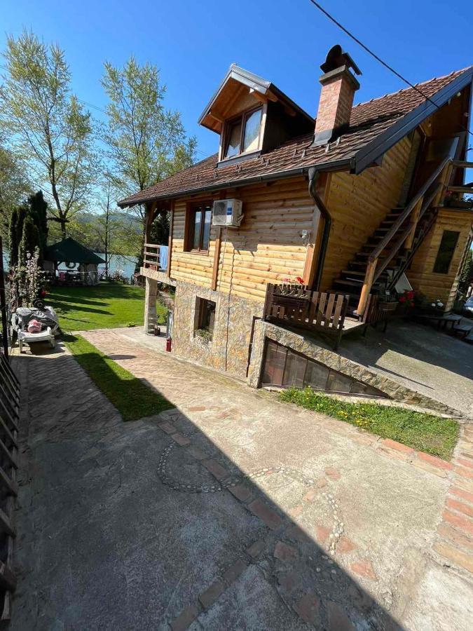 Apartman "Kapetana Luka" Ljubovija ภายนอก รูปภาพ